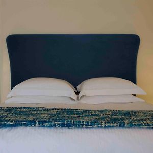 Zimmer mit Kingsize-Bett